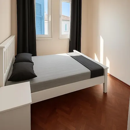 3br In *